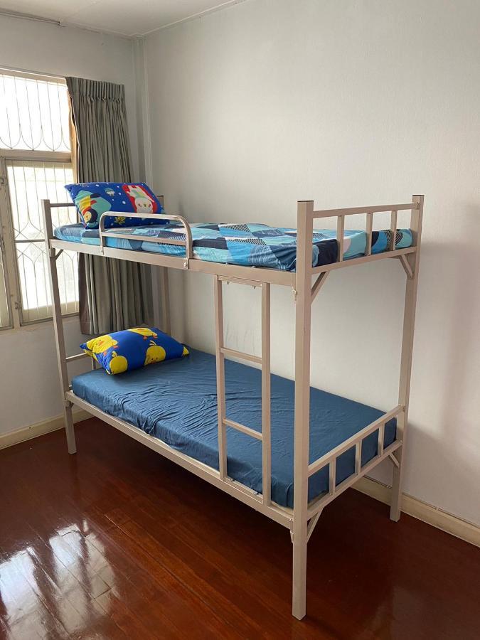 Sura Hostel Bangkok Near Mrt Phra Ram 9 Eksteriør bilde