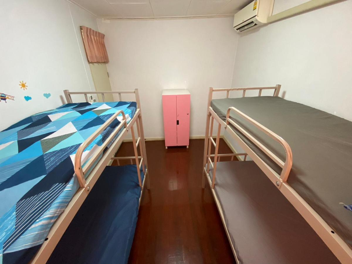 Sura Hostel Bangkok Near Mrt Phra Ram 9 Eksteriør bilde