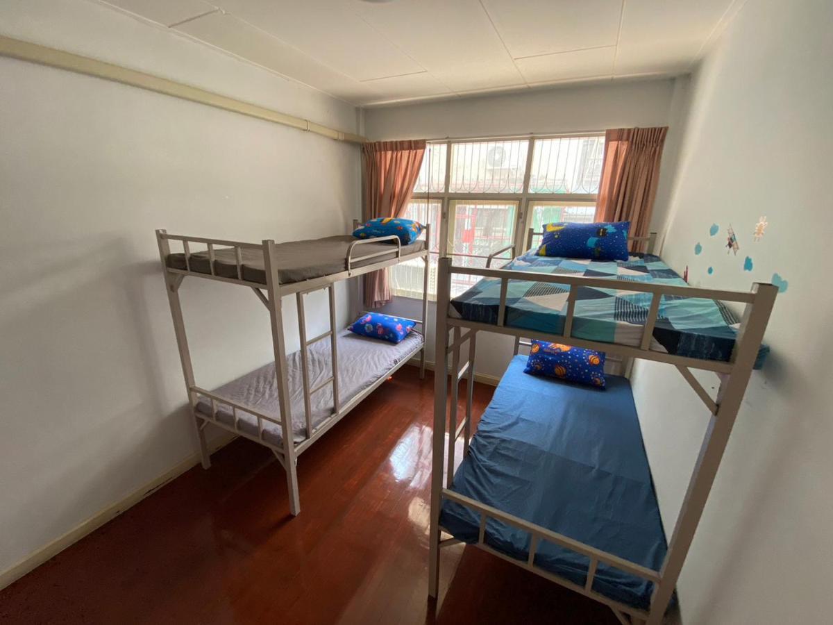 Sura Hostel Bangkok Near Mrt Phra Ram 9 Eksteriør bilde