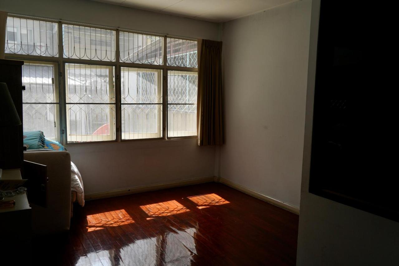 Sura Hostel Bangkok Near Mrt Phra Ram 9 Eksteriør bilde