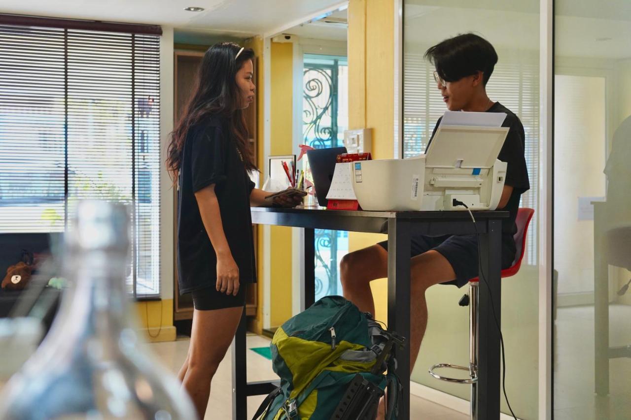 Sura Hostel Bangkok Near Mrt Phra Ram 9 Eksteriør bilde