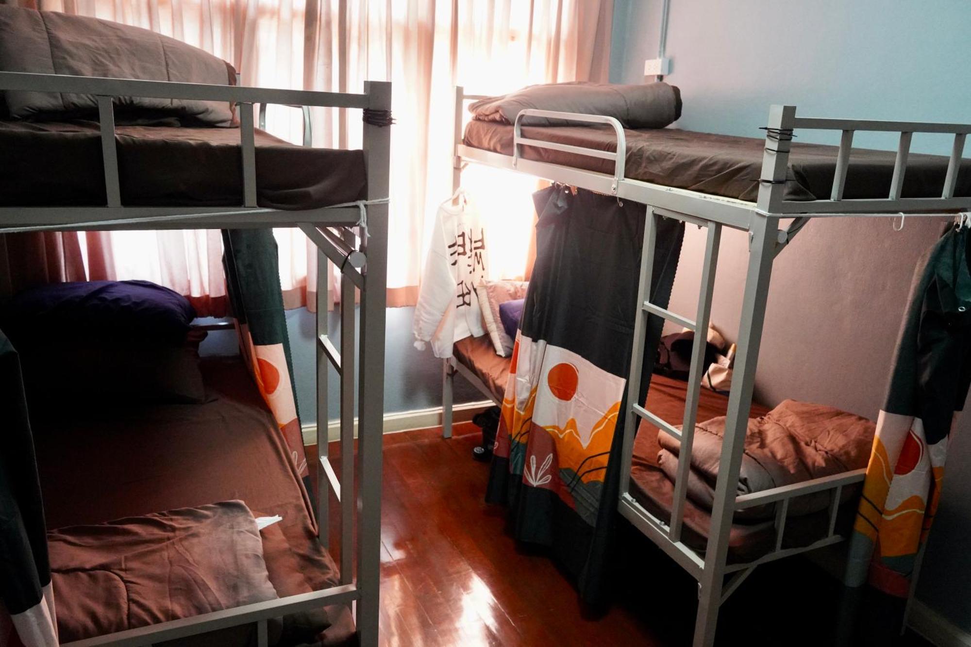 Sura Hostel Bangkok Near Mrt Phra Ram 9 Eksteriør bilde