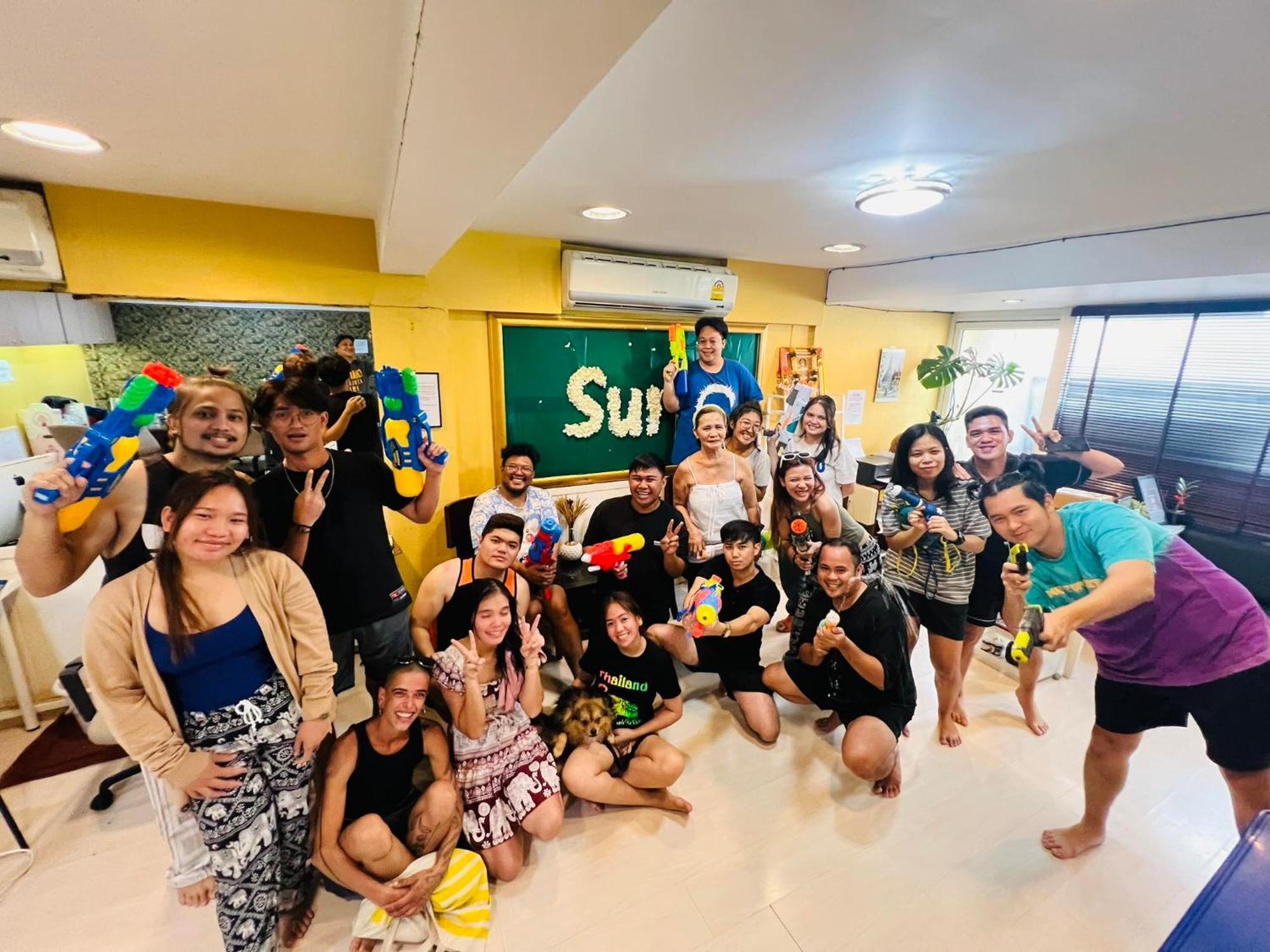 Sura Hostel Bangkok Near Mrt Phra Ram 9 Eksteriør bilde