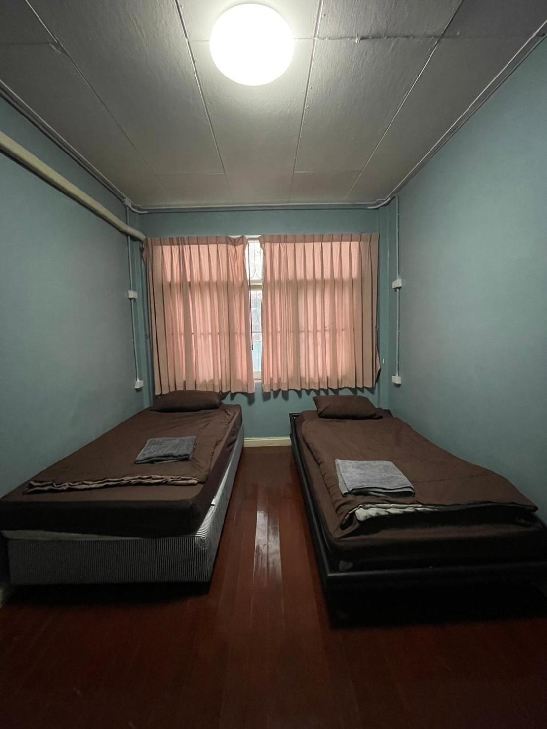Sura Hostel Bangkok Near Mrt Phra Ram 9 Eksteriør bilde