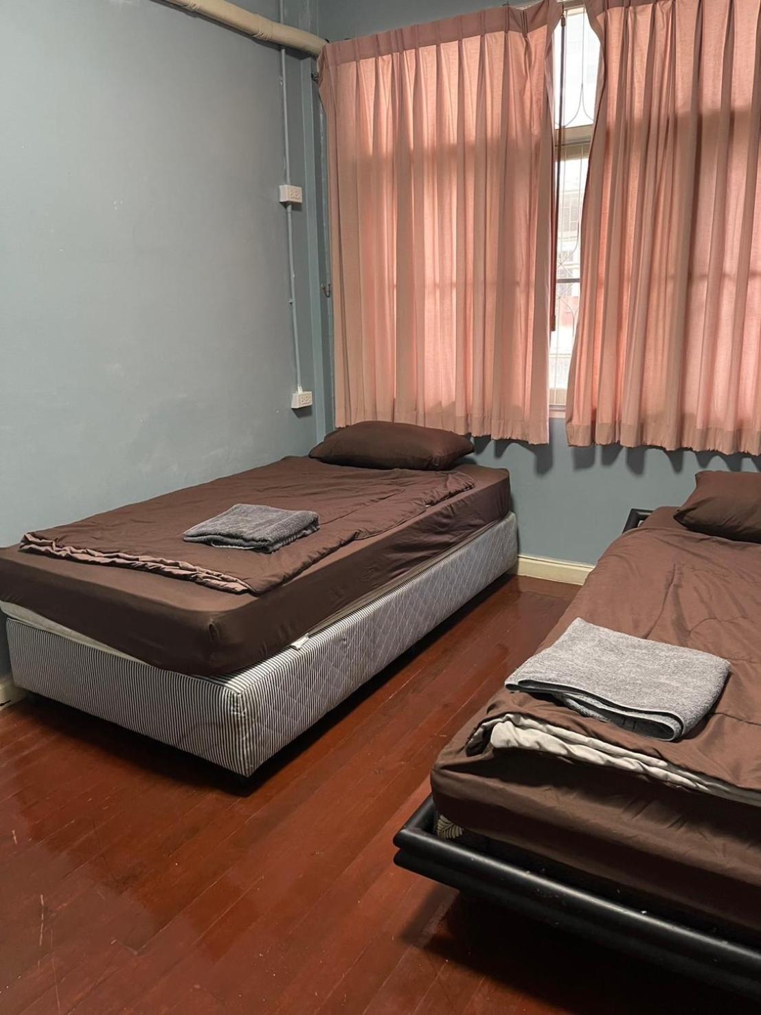 Sura Hostel Bangkok Near Mrt Phra Ram 9 Eksteriør bilde