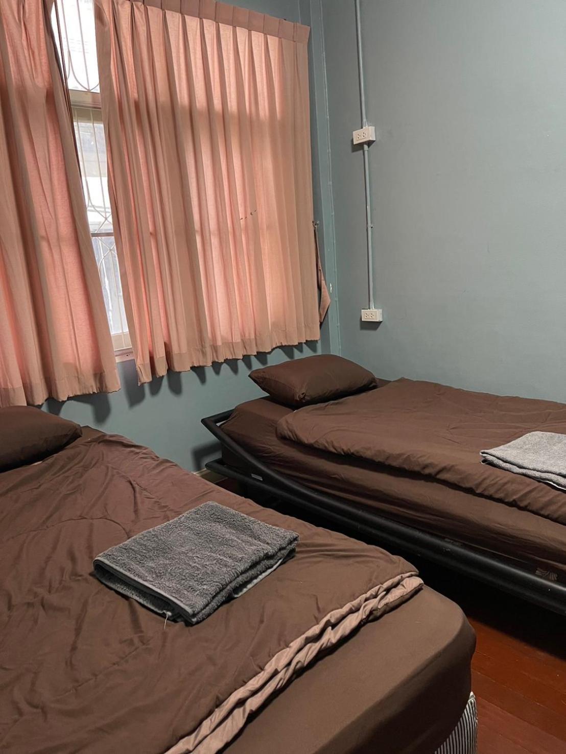 Sura Hostel Bangkok Near Mrt Phra Ram 9 Eksteriør bilde